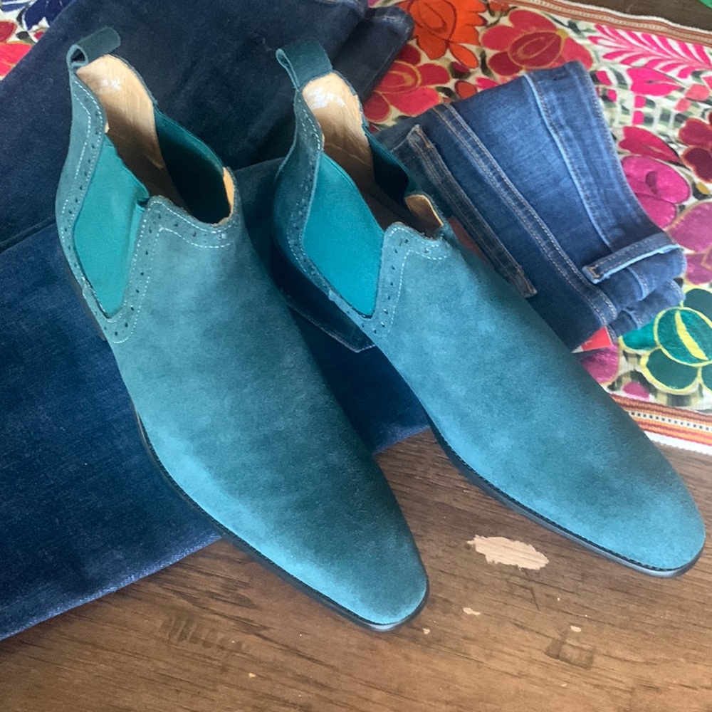 Carucci slip on boots NWOT